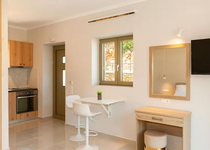 Milos Mountain - Nikitas